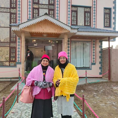 Golden Eye Hotel Srinagar  Exterior photo